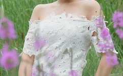 美女抓胸乳摇爆衣动态图